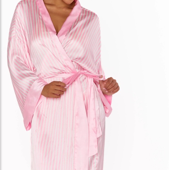 NWT Show Me Your Mumu x Curateur The Harlow Robe Pink White Stripe One Size $130 - Picture 3 of 10